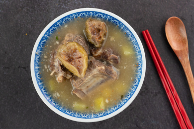 无花果炖排骨汤 