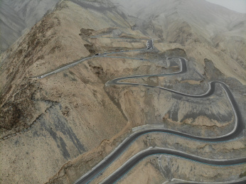 中国新疆盘龙古道航拍