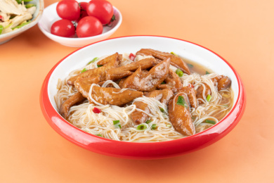 鸡翅粉丝煲  