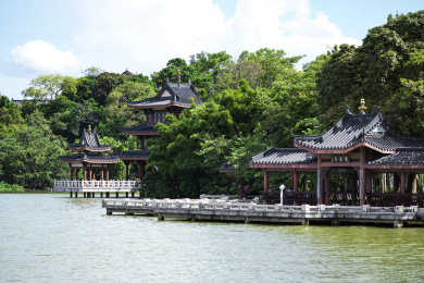 惠州丰渚园湖边建筑
