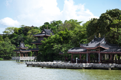 惠州丰渚园湖边建筑