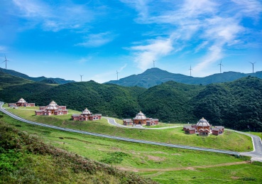 阿西里西韭菜坪景区山下的蒙古包
