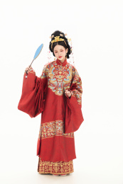 白色背景下穿着中国明朝明制汉服服饰的女性