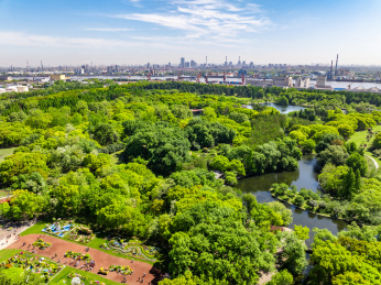 航拍上海城市公园共青森林公园都市风景