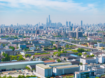 航拍上海城市公园共青森林公园都市风景