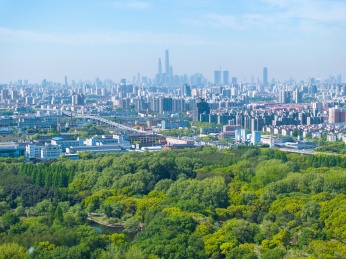 航拍上海城市公园共青森林公园都市风景