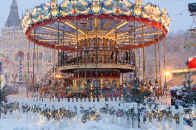 俄罗斯莫斯科冬季红场下的旋转木马