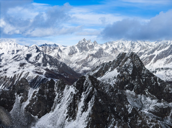中国西藏 横断山脉冬季风光雪景 高原 