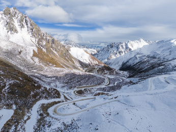 中国西藏 横断山脉冬季风光雪景 高原 