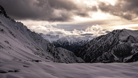 中国西藏 横断山脉冬季风光雪景 高原 