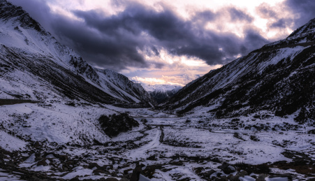 中国西藏 横断山脉冬季风光雪景 高原 