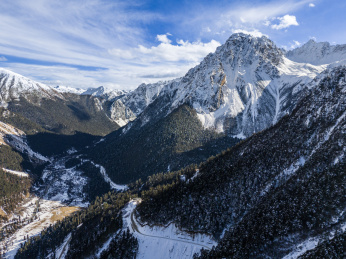 中国西藏 横断山脉冬季风光雪景 高原 