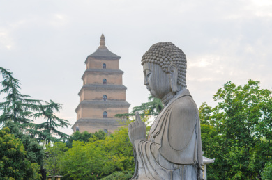 西安大雁塔如来佛雕像