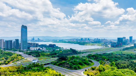 成都天府新区兴隆湖与财富大厦航拍