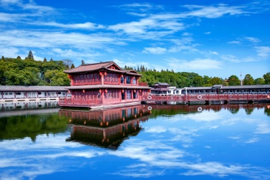 湖北荆州九老仙都湘东苑南北朝园林湖中画舫