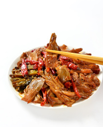 无骨鸡爪椒麻贡菜大杂烩