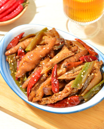 无骨鸡爪椒麻贡菜大杂烩