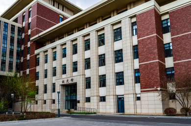 中国长春吉林大学前卫校区鼎新楼建筑景观