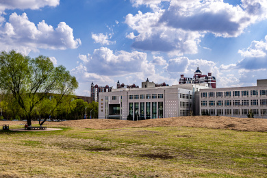 吉林大学前卫校区李四光楼建筑景观