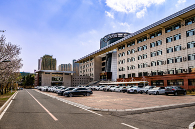 吉林大学前卫校区数学楼建筑景观