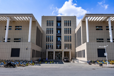 吉林大学前卫校区王湘浩楼建筑景观