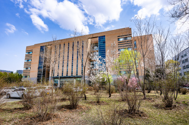 吉林大学前卫校区物理楼建筑景观