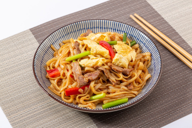 里脊肉鸡蛋炒河粉