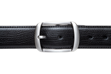 黑色针扣皮带，特写镜头