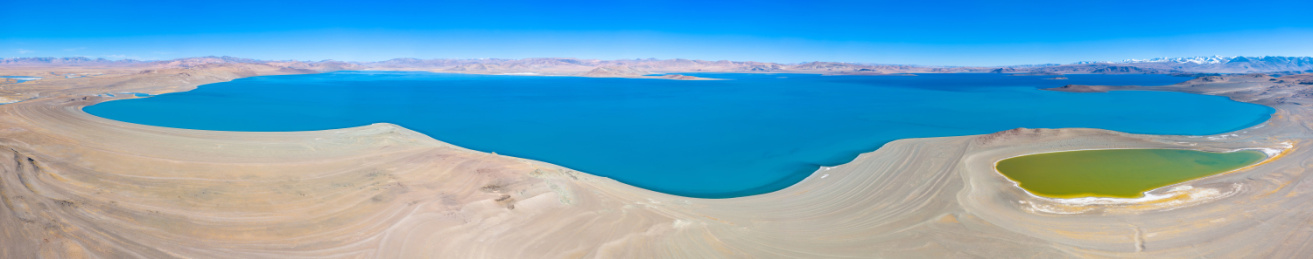 中国西藏阿里中线的昂拉仁错