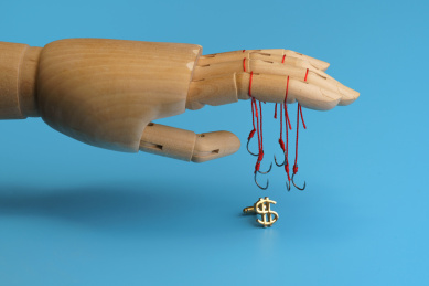 放在在挂满鱼钩的木偶手的货币符号微缩创意