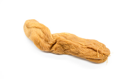 白背景一盘腌制白萝卜干