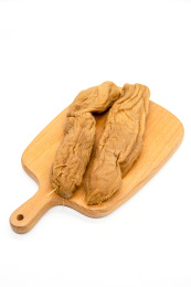 白背景一盘腌制白萝卜干