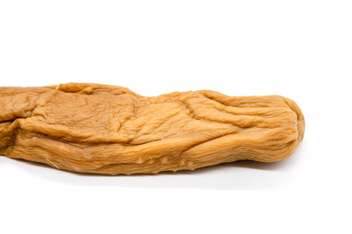 白背景一盘腌制白萝卜干