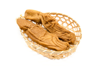 白背景一盘腌制白萝卜干