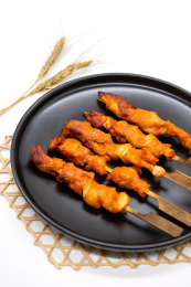 白背景夏日烧烤美食脆肉串