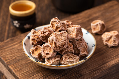 盘子里的话梅干