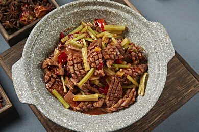 湘菜小炒剁椒西芹爆炒腰花