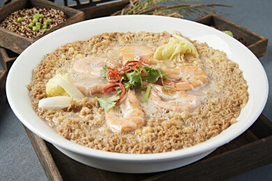 上汤炸蛋娃娃菜炖海鲜