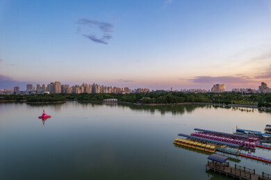 天津天塔湖水上公园景区城市日落晚霞风光