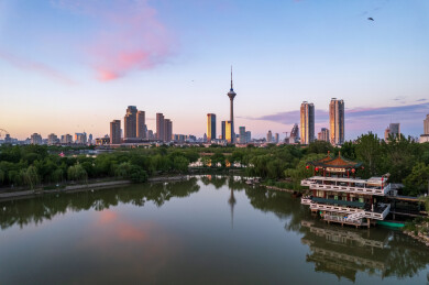 天津天塔湖水上公园景区城市日落晚霞风光