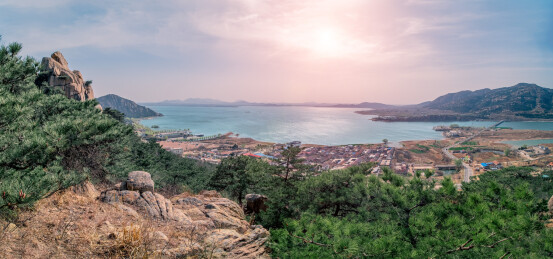 山顶拍摄山东临沂天马岛全景