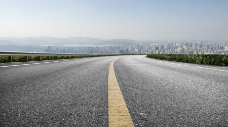 道路素材与城市建筑天际线