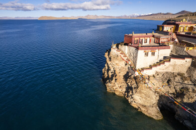 中国西藏山南普莫雍措和推瓦寺