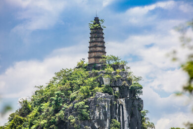 桂林穿山公园塔山风光