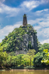 桂林穿山公园塔山风光