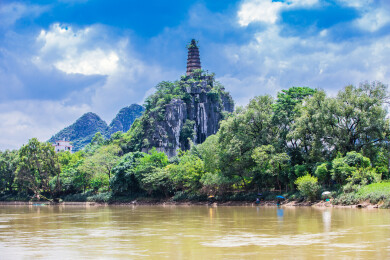 桂林穿山公园塔山风光