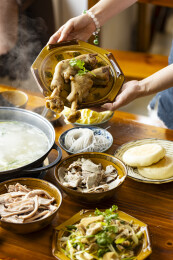 美味的羊肉汤羊肉火锅和羊蹄