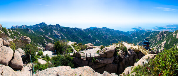 青岛崂山巨峰游览区灵旗峰 