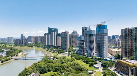 成都高新区锦江两岸的住宅楼和写字楼