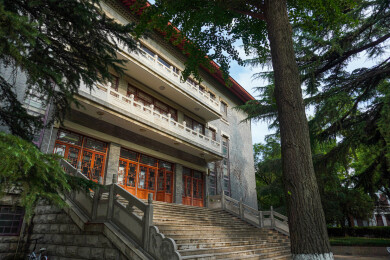 中国山东大学趵突泉校区近现代建筑风光